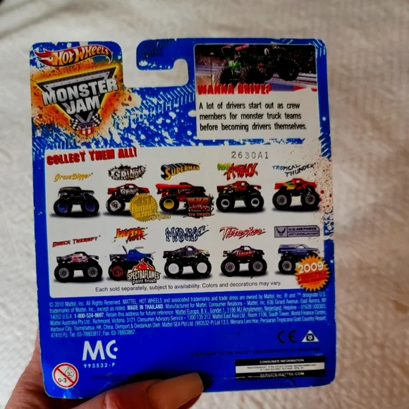 Maniac (Tattoo) Monster Jam Truck #9/80 (Hot Wheels)(2011) NWT - Picture 3 of 5